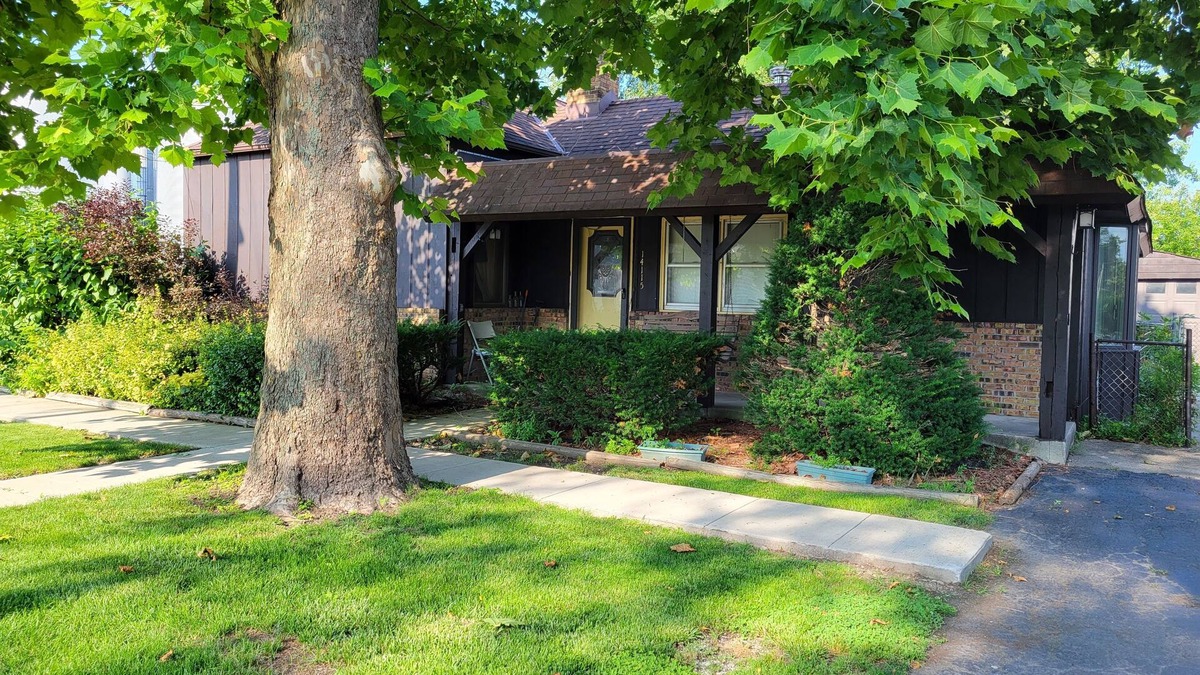 Leroy House | 3-bedroom, fully-furnished home in the country w/enclosed backyard
