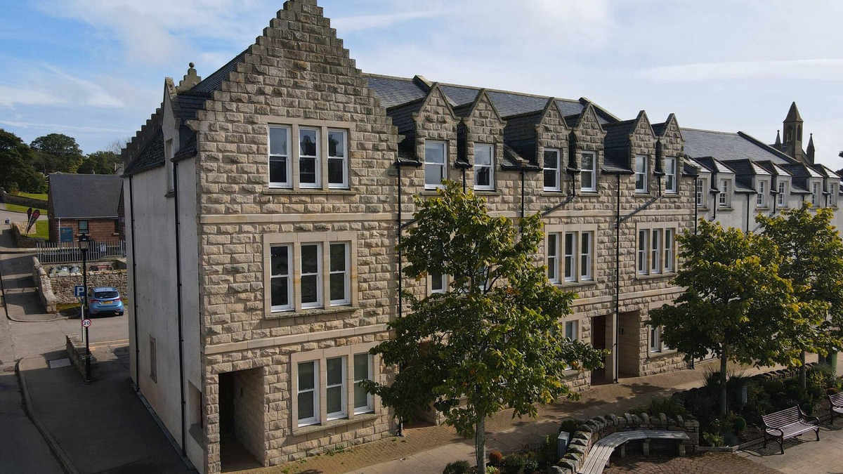 Dornoch House | 3-bedroom, fully furnished townhouse overlooking the historic Dornoch Square.