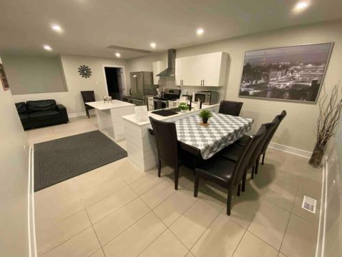 Chapel Hill South House | 3 Bedroom Home, 3 Queen Beds, Close To All Amenities
