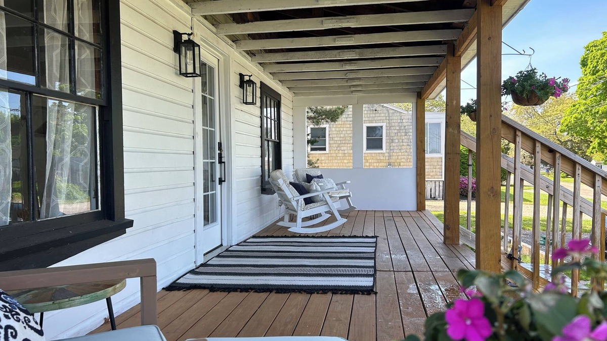 Marion House | 3 Bedroom Home Facing Inner harbor with 1st Floor King Bedroom.