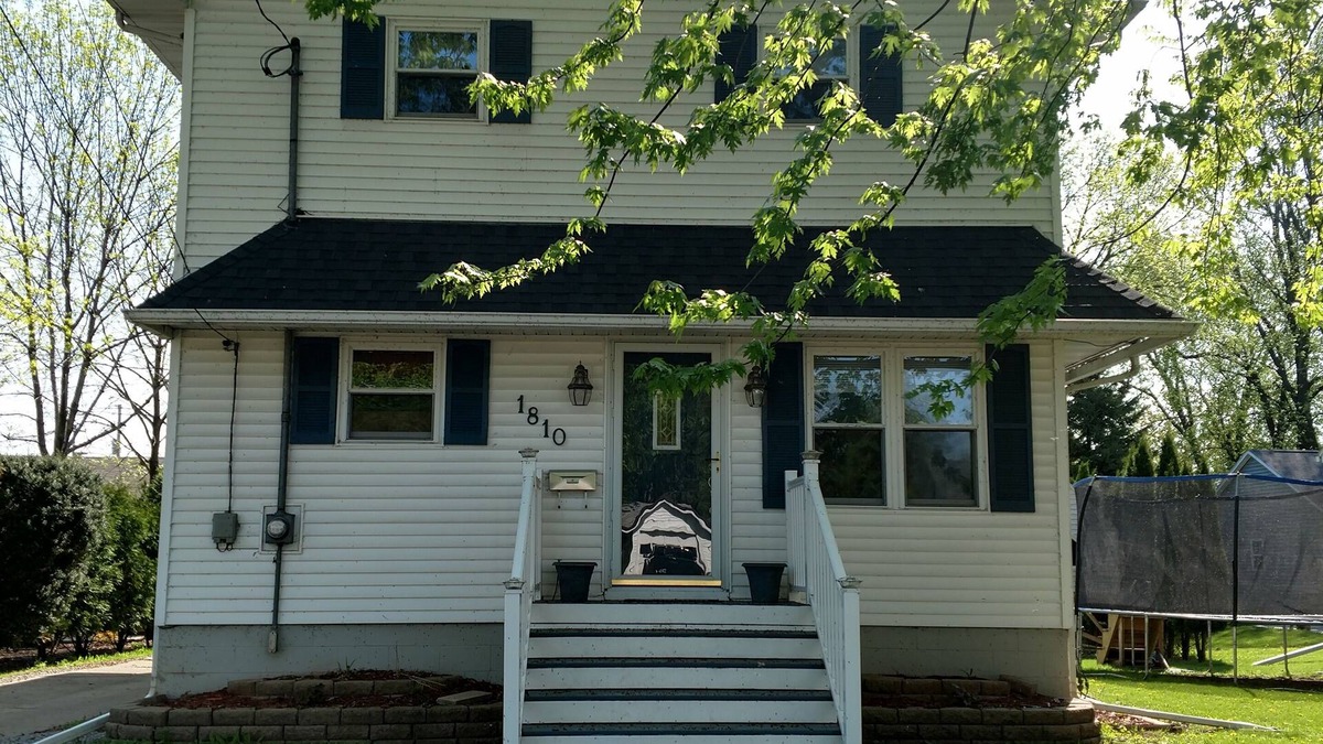 Oshkosh House | 3+bedroom home great for EAA.