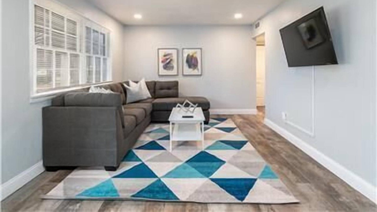 Hazelwood House | 3 Bedroom Home in a Convenient Location JZ Vacation Rentals