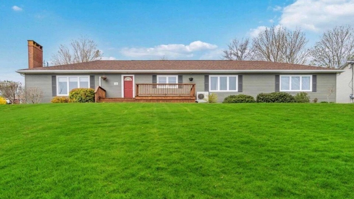 Digby House | 3-bedroom home in adorable Digby with WiFi, AC. Enjoy your stay