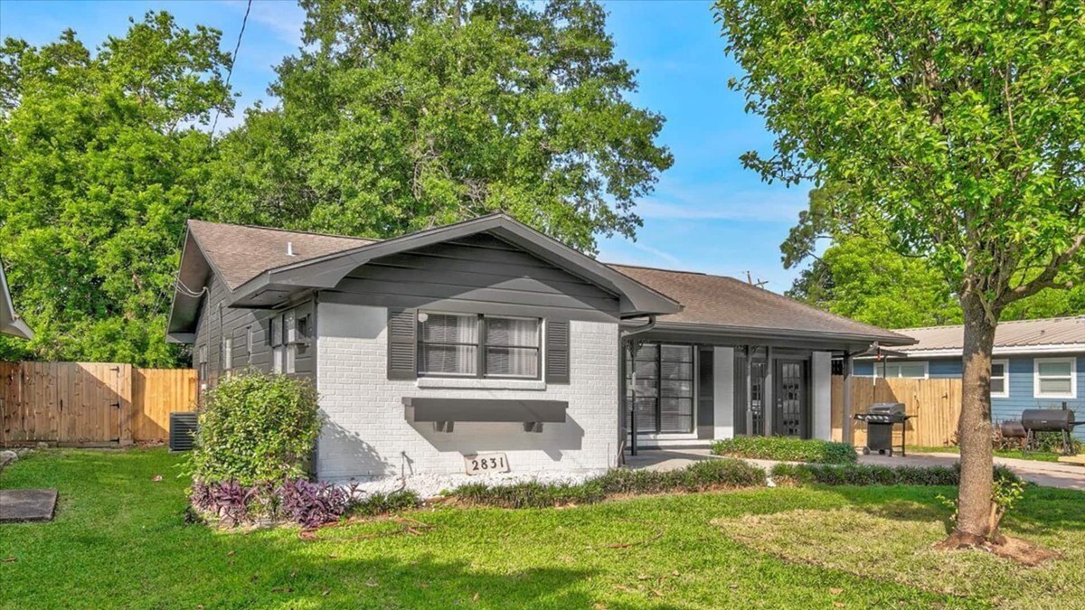 Groves House | 3 bedroom home in Groves with fenced yard