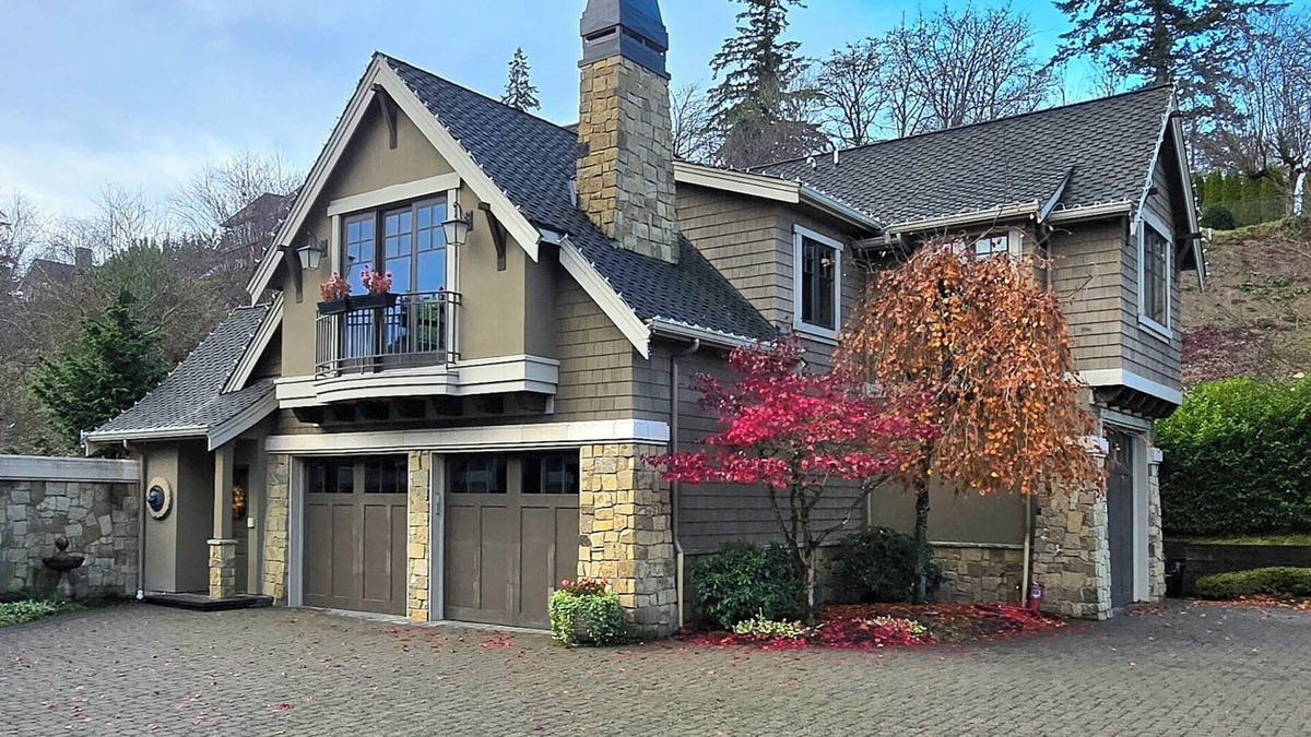 Waller House | 3-bedroom home in Puyallup with Wi-Fi, AC, & Pickle Ball court! Enjoy your stay!