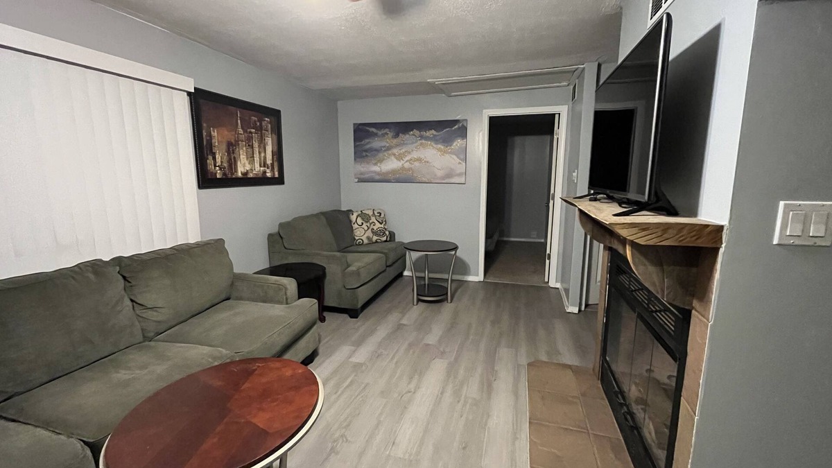 Waukegan House | 3 Bedroom Home near Naval Base!