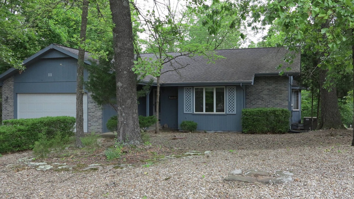Bella Vista House | 3 Bedroom home overlooking wooded area, close to bike trails and Crystal Bridges