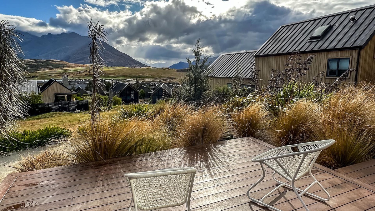 Kawarau Falls House | 3 Bedroom home with spa in Jacks Point