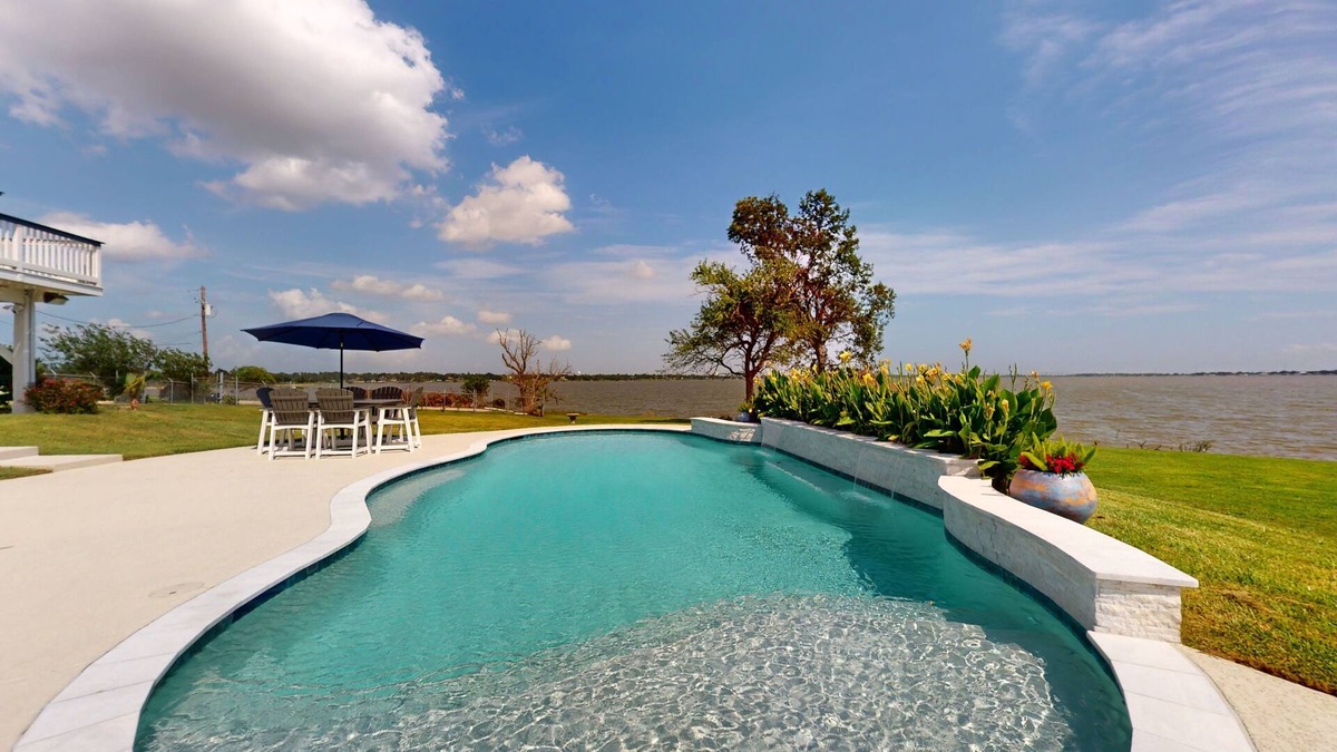 Barrett House | 3-bedroom home with washer/dryer, TV, free internet, amazing water view