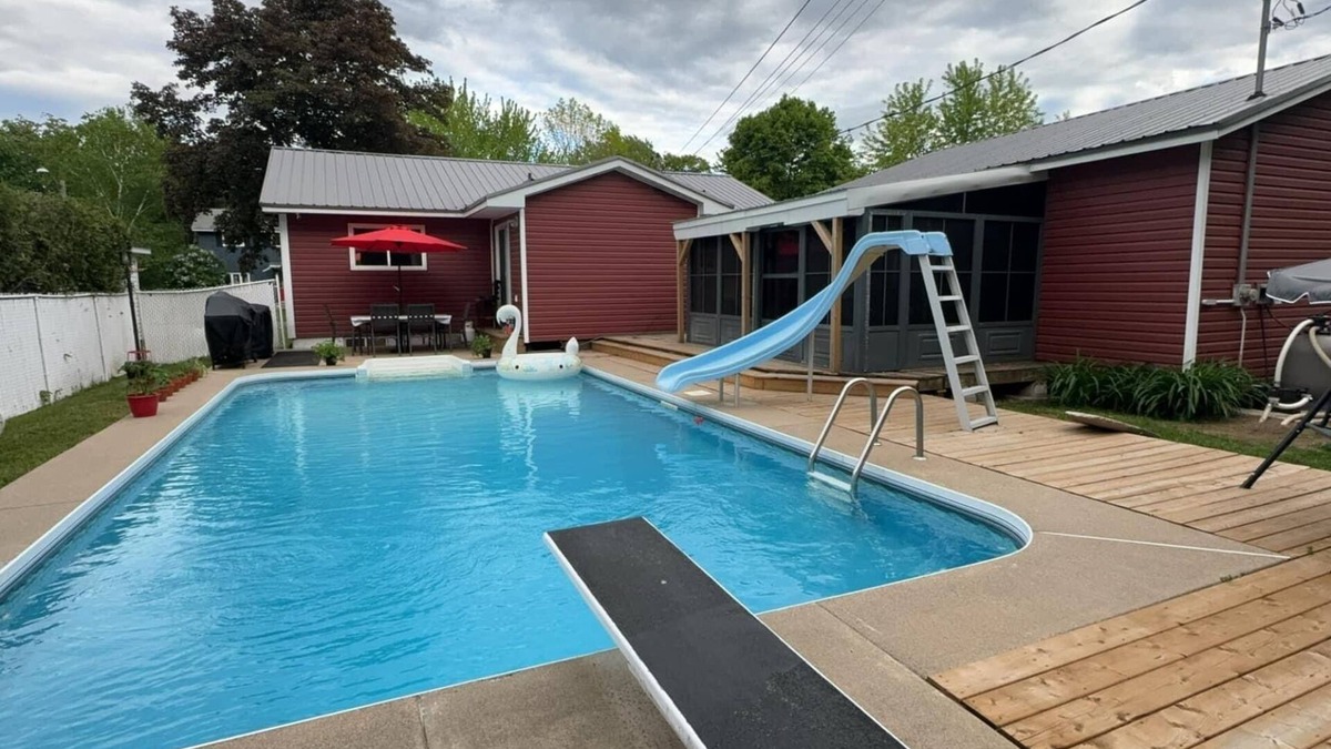 Fredericton House | 3 bedroom | Hot Tub & Pool | No Cleaning Fee