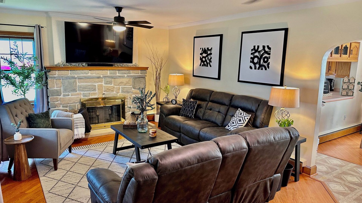 St. Clairsville House | 3-bedroom house in charming Saint Clairsville with AC, fitness room