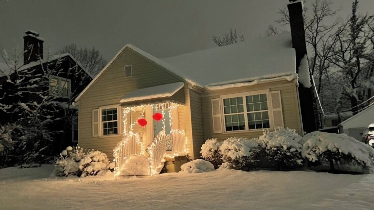 Dicken House | 3 Bedroom House 1 Block from Michigan Stadium