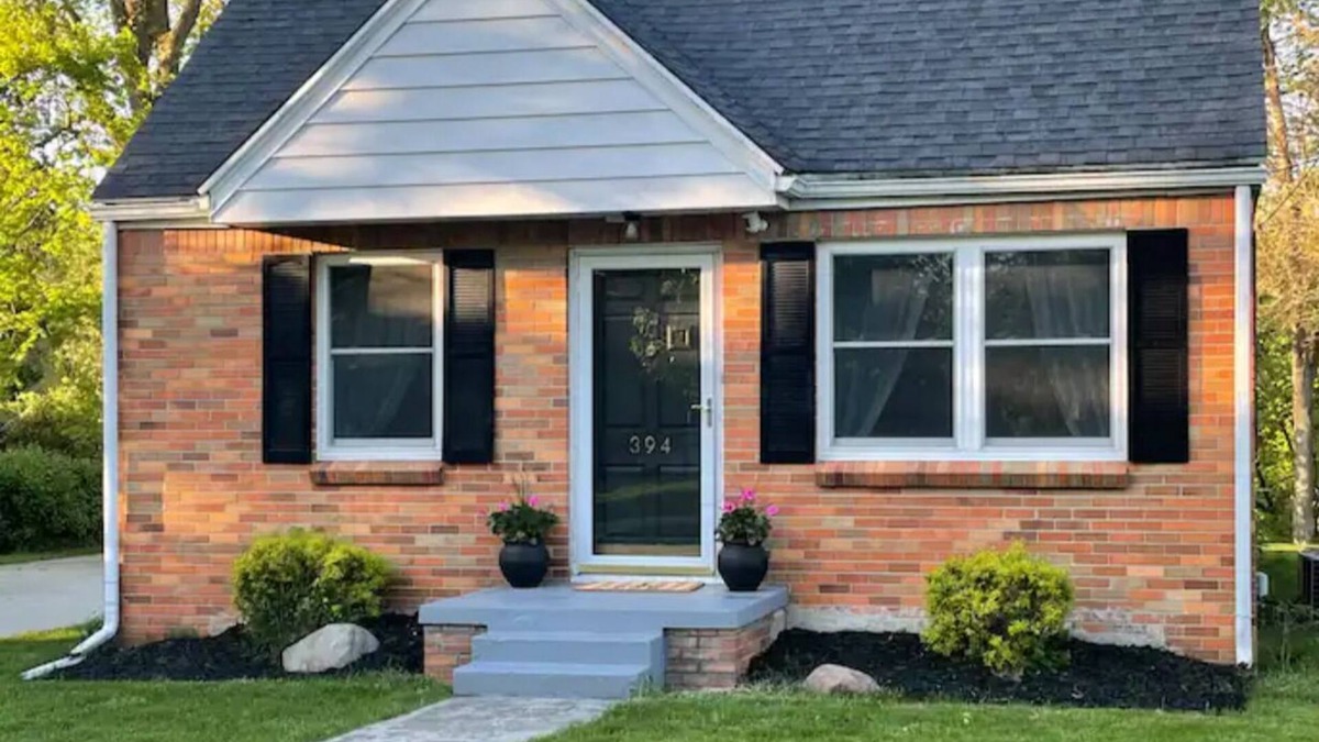 Ionia House | 3-bedroom house 3 min drive from downtown Ionia on Creek with AC, WiFi