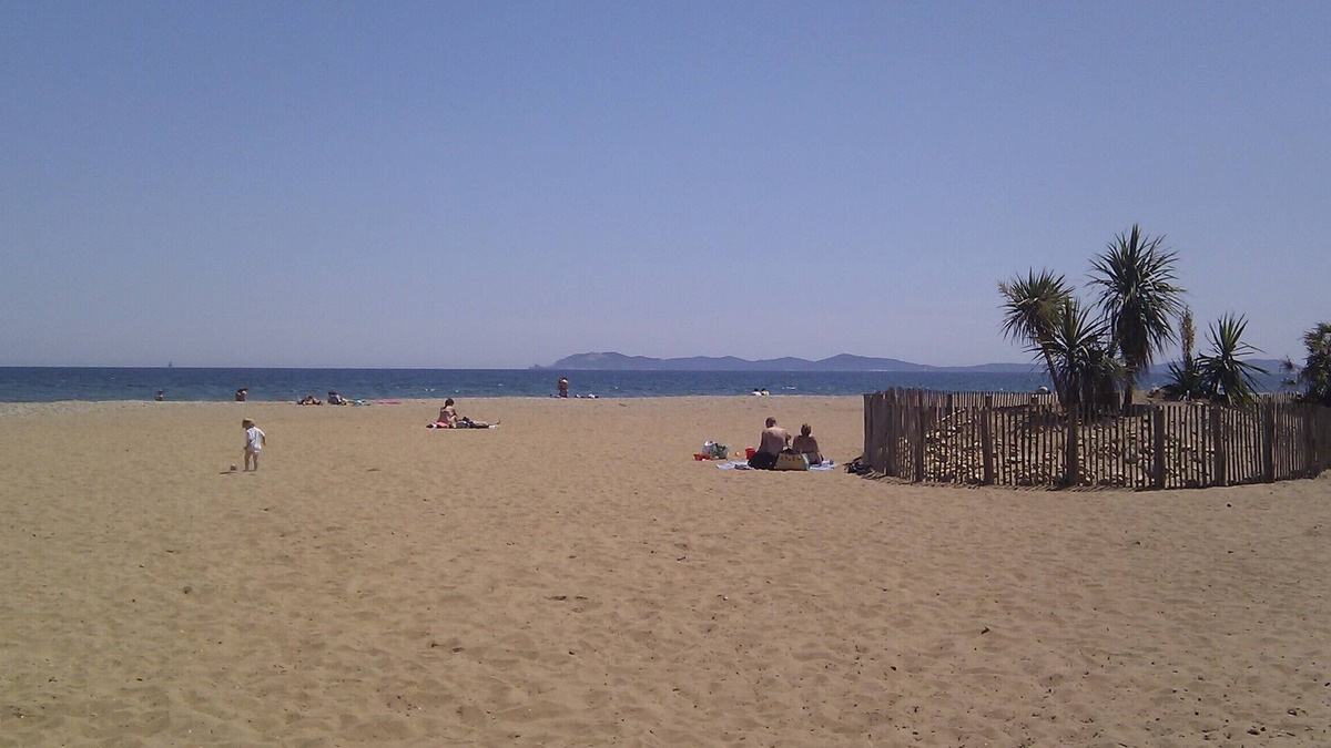 Toulon - Hyeres House | 3 bedroom house 90m² Hyères the sea is 50 meters from the beach