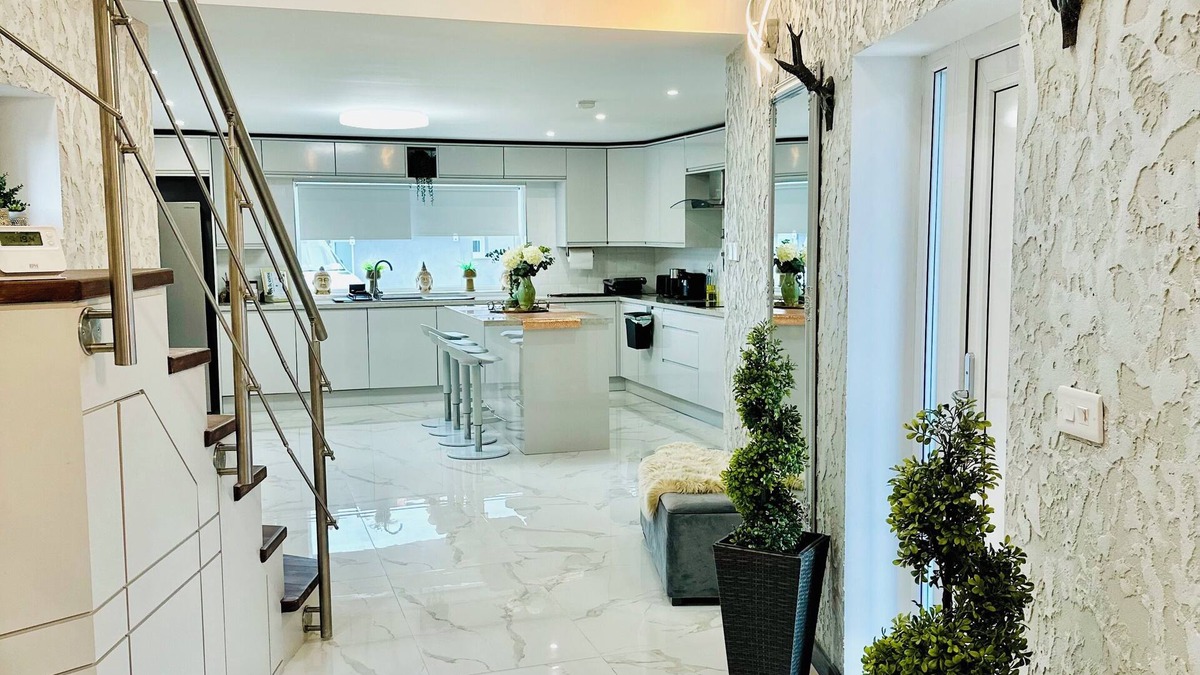Monasterevin House | 3-bedroom house in nice County Kildare with WiFi