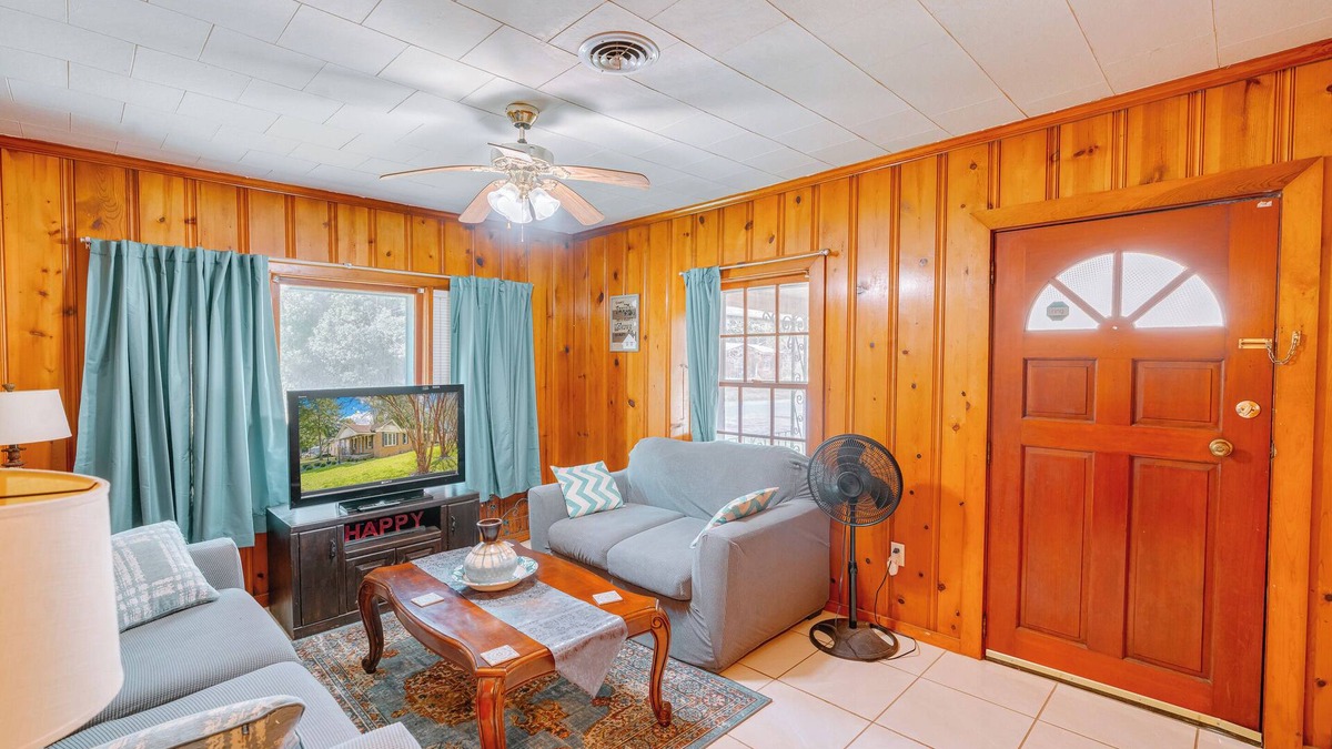 Chickasaw House | 3-bedroom house in awesome Chickasaw with WiFi, AC