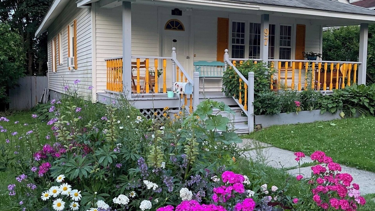Pittsfield House | 3-bedroom house in beautiful Berkshires, close to amenities!