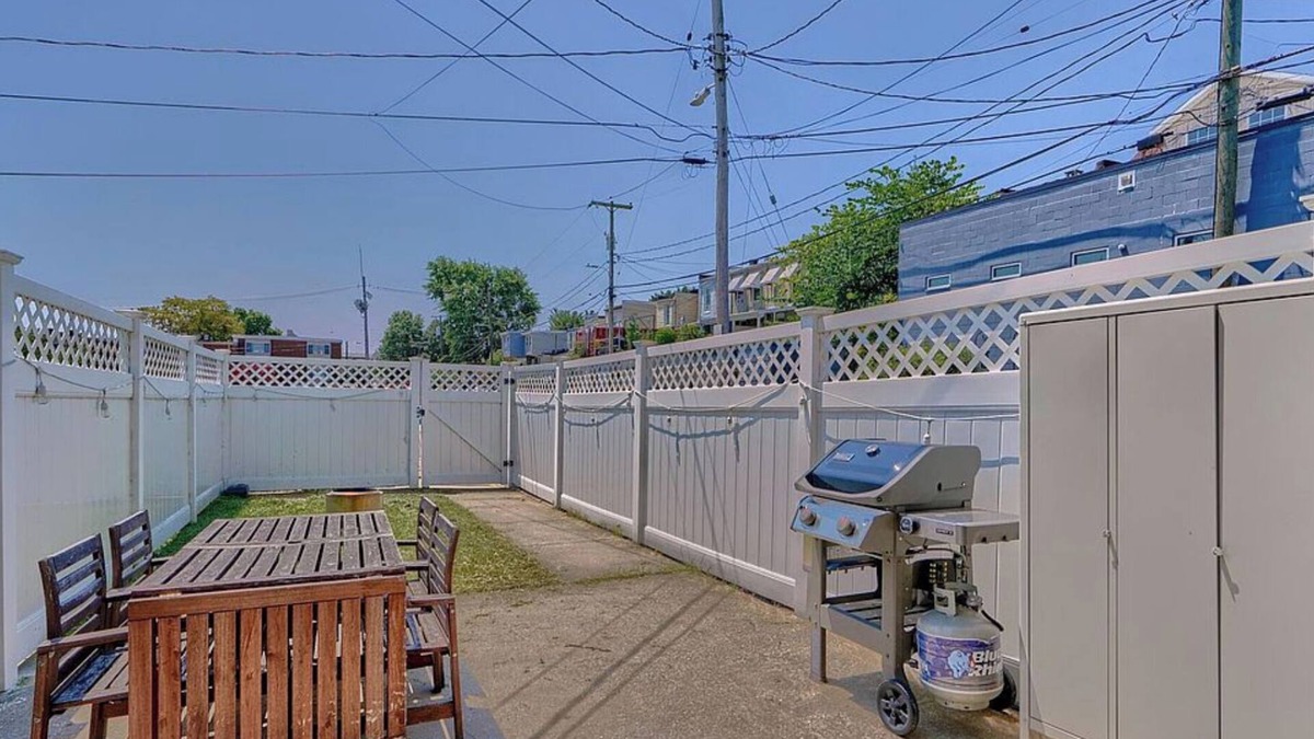 Downtown Baltimore House | 3-bedroom house in charming Baltimore with AC, WiFi, fitness room