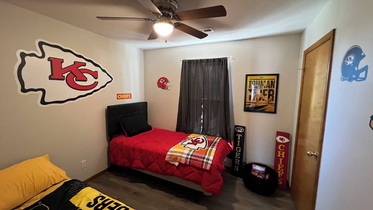 Boonville House | 3-bedroom house in charming Boonville with Large Fenced in Backyard! Book now