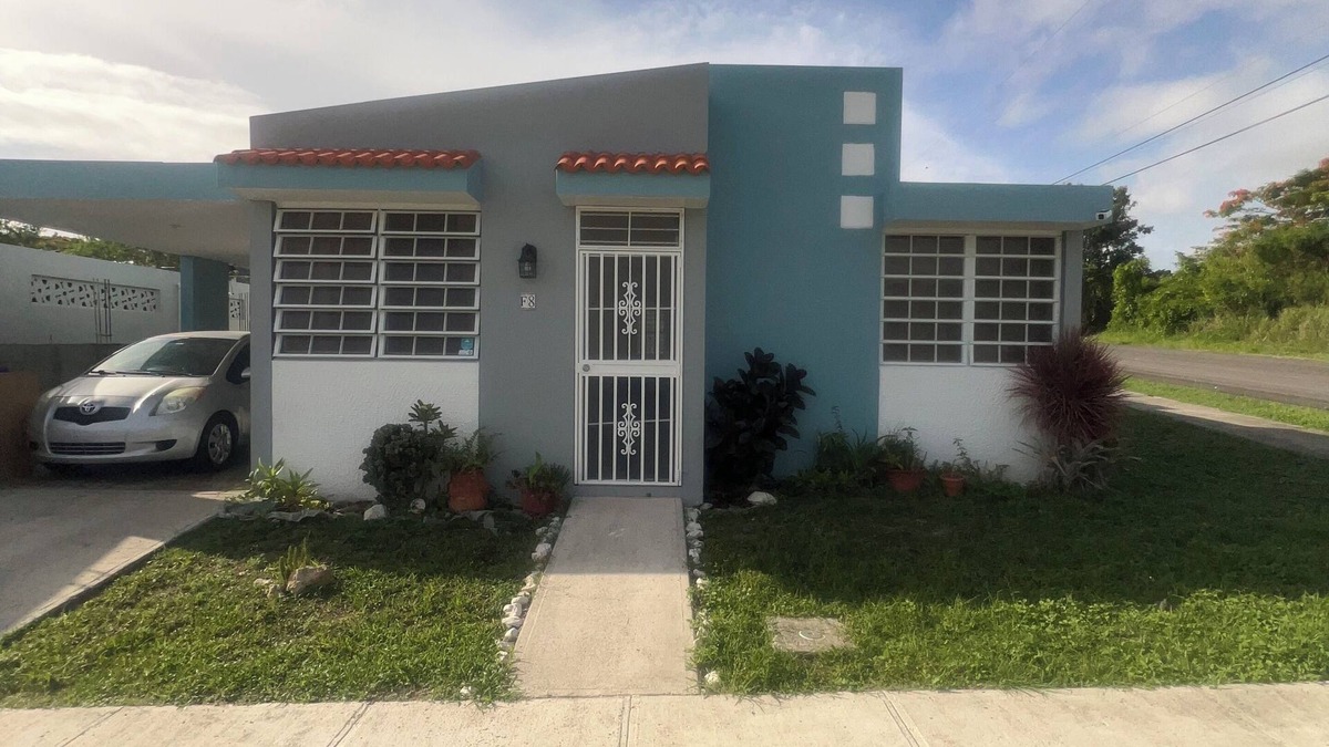 Palmarejo House | 3-bedroom house in Coamo with AC on bedroom 1