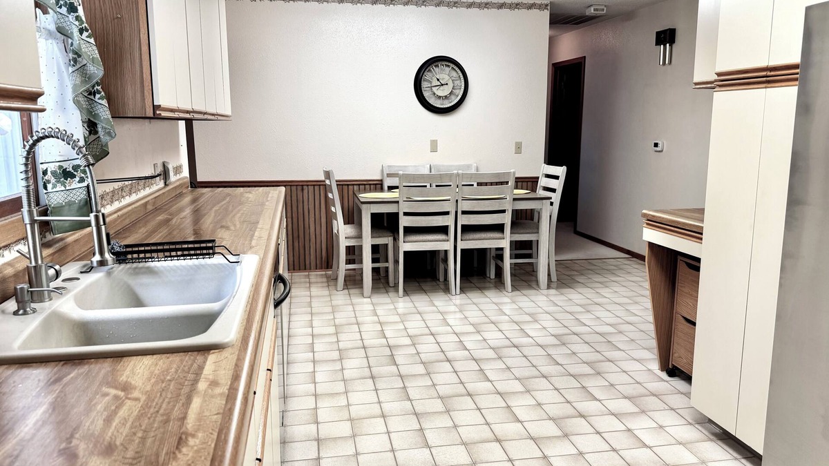 Mapleton House | 3-bedroom house in delightful Mapleton with AC, WiFi. Unwind and enjoy!