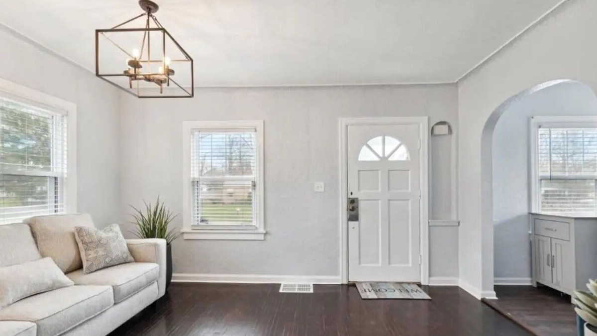 Reynolds Corners House | 3-bedroom house in enjoyable Toledo with WiFi, AC