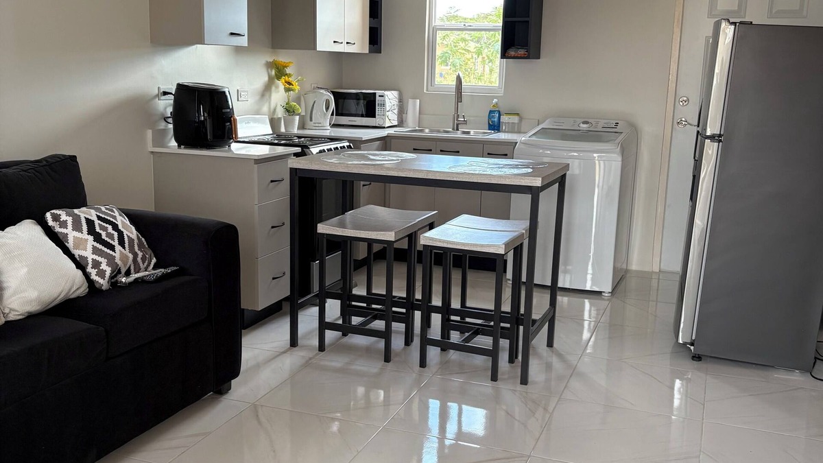 Portmore House | 3-bedroom house in fabulous Portmore with WiFi, AC , water heater, ring camera