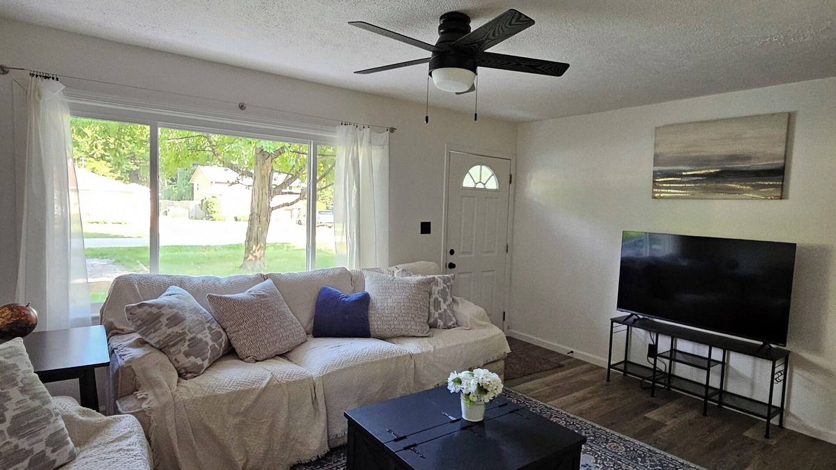 Mentor Headlands House | 3-bedroom house in gorgeous Mentor with AC