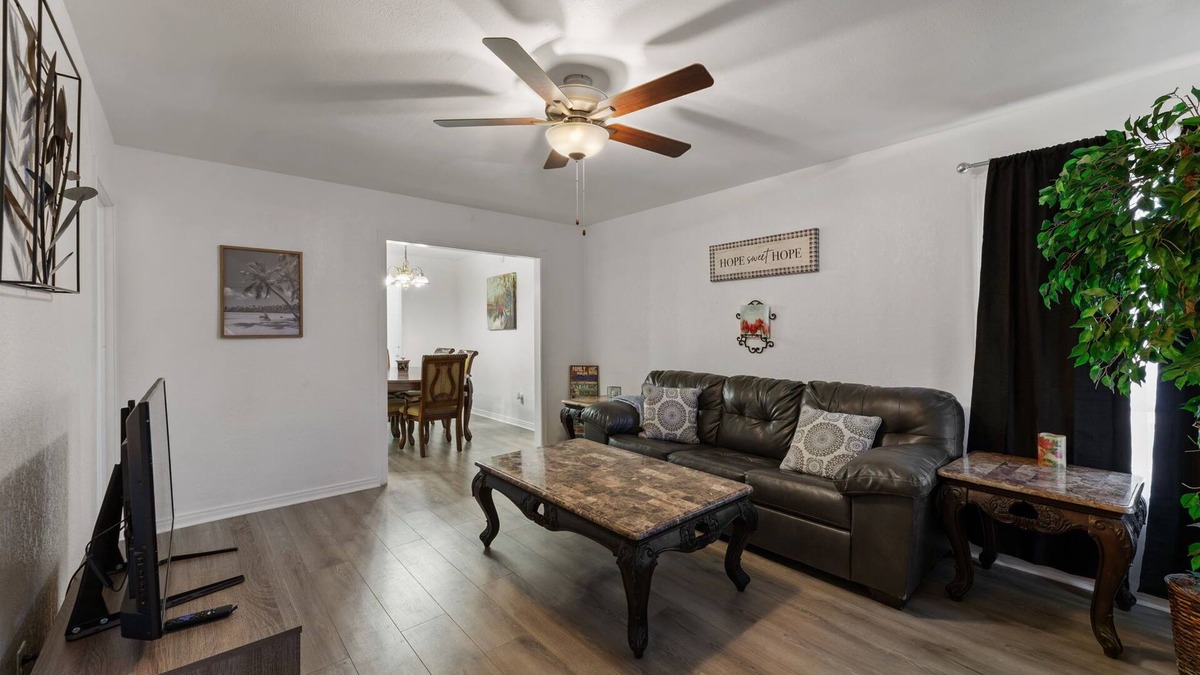Killeen House | 3-bedroom house in Killeen with WiFi, AC, Pet-Friendly, Washer/Dryer.