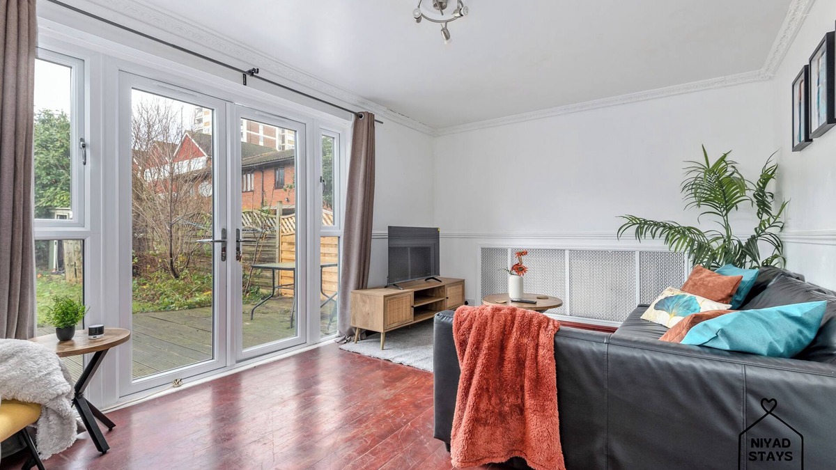 Tottenham Hale House | 3-bedroom house in London near tottenham stadium with WiFi and parking