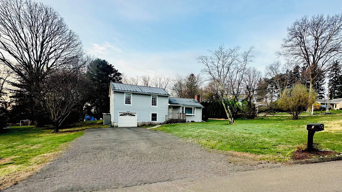 Norwalk House | 3-bedroom house in pleasant Norwalk with Pool, outdoor BBQ, and so much more