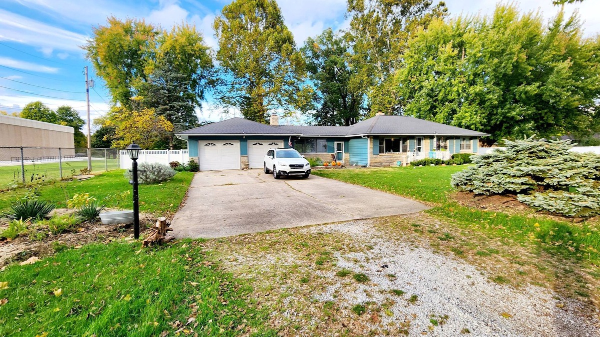 South Bend House | 3-bedroom house in South Bend close to all your needs.