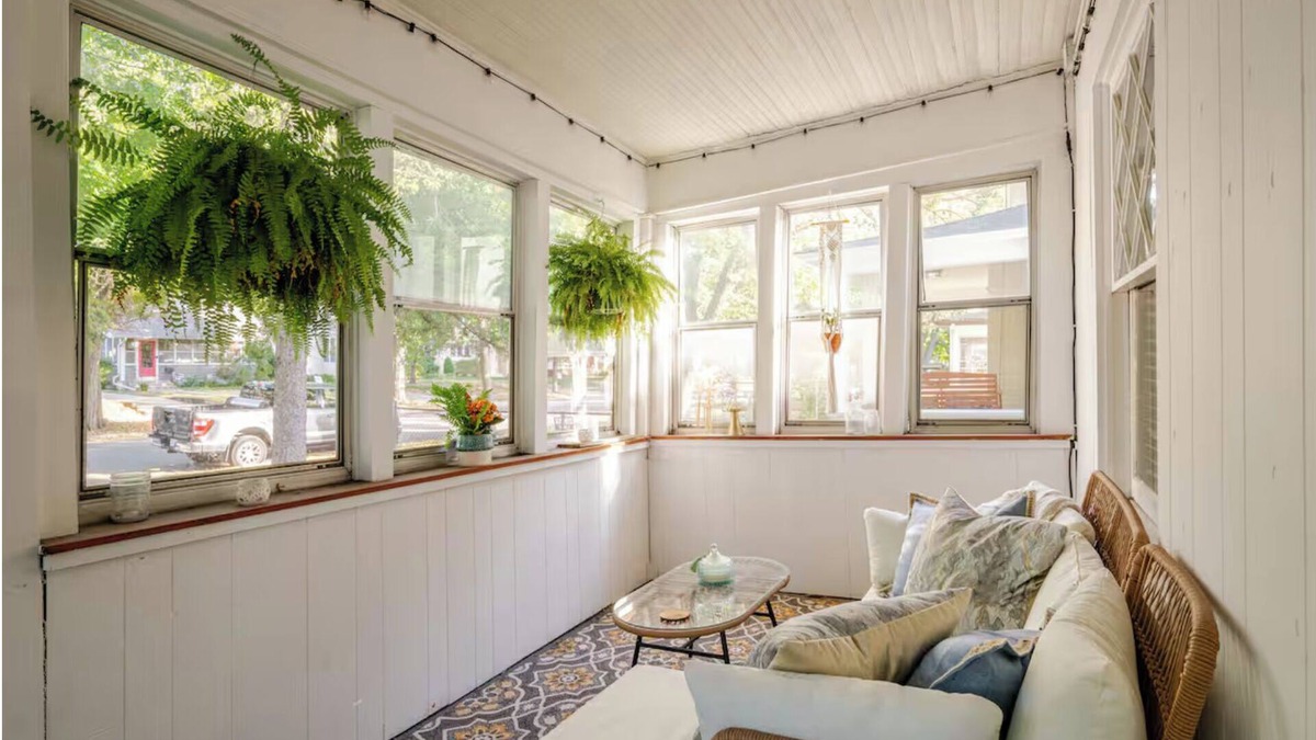 Kingfield House | 3-bedroom house in beautiful Kingfield Minneapolis with WiFi, AC, fitness room