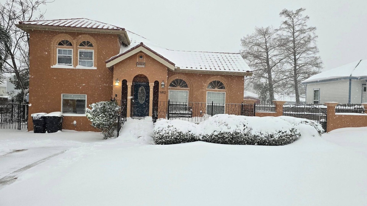 Saint Anthony House | 3-bedroom house in awesome New Orleans with AC, WiFi, living room and den.