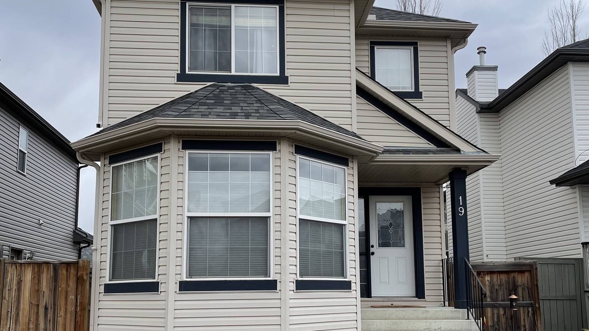 Bridlewood House | 3 Bedroom House Located Close to Spruce Meadows!