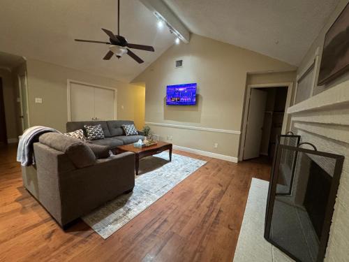 Rowlett House | 3 Bedroom house Near the Lake