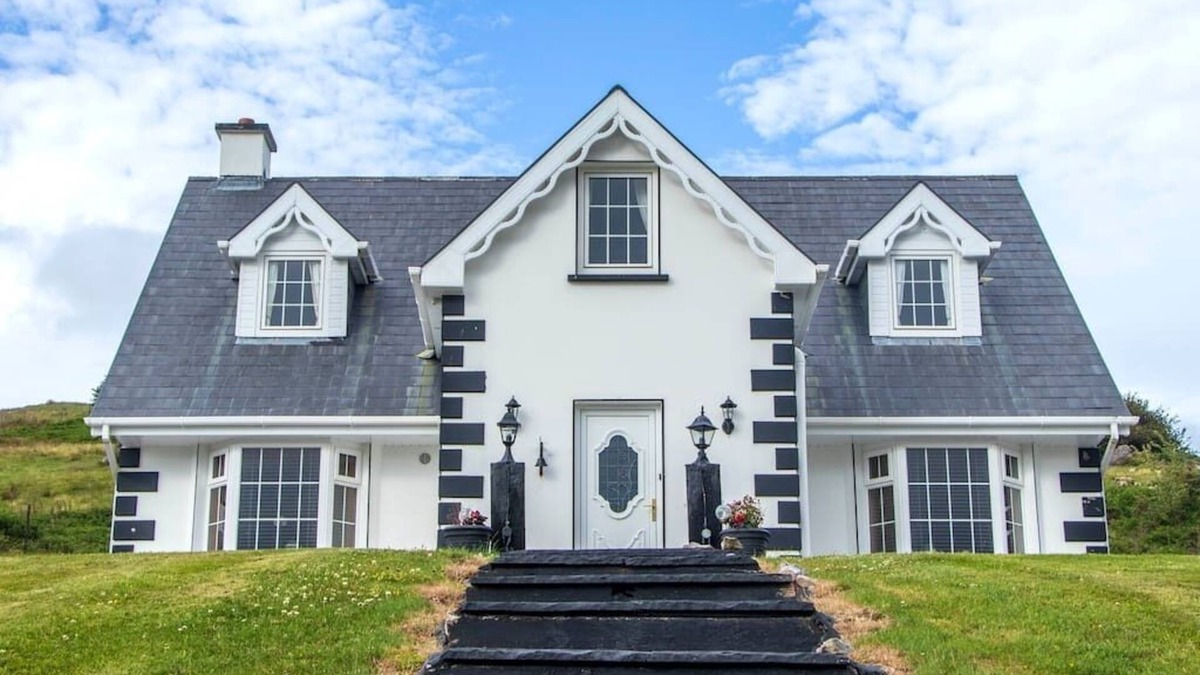Dawros House | 3 bedroom house on a farm , situated on the Beara Way walking trail.