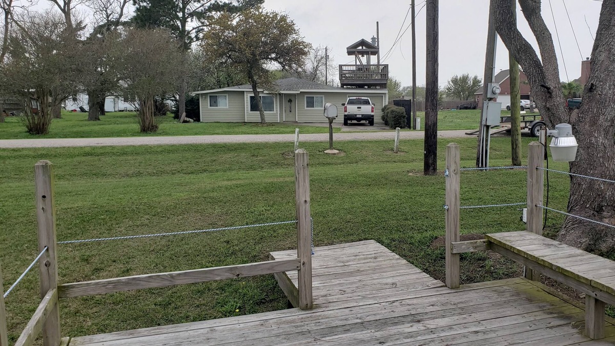 Palacios House | 3 Bedroom House on the Water with lighted Fishing Pier