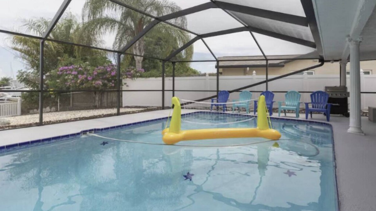 Bal Harbour House | 3-bedroom house on the water in Apollo Beach, Heated pool, Kayaks, Bikes.
