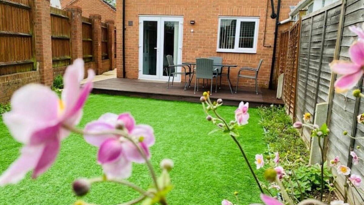 Oldland Common House | 3 BEDROOM HOUSE * SLEEPS 6 * PARKING * GARDEN