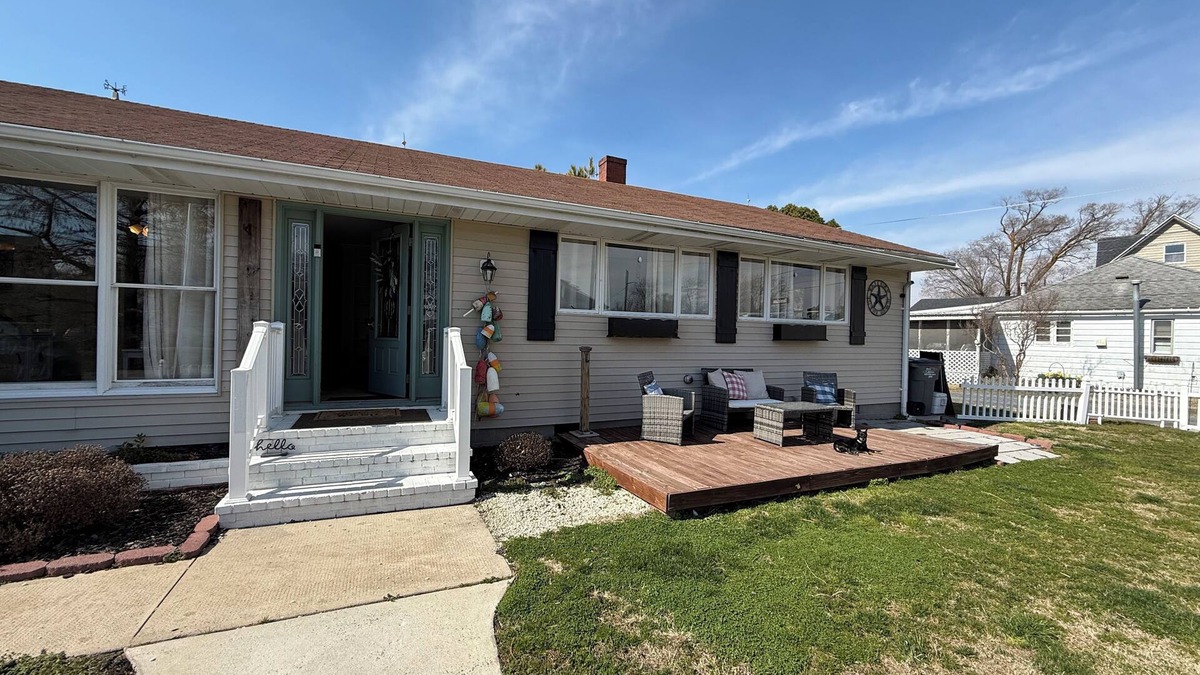 Greenbush House | 3-bedroom house steps from the beach in Saxis,VA with WiFi, AC, & screened porch
