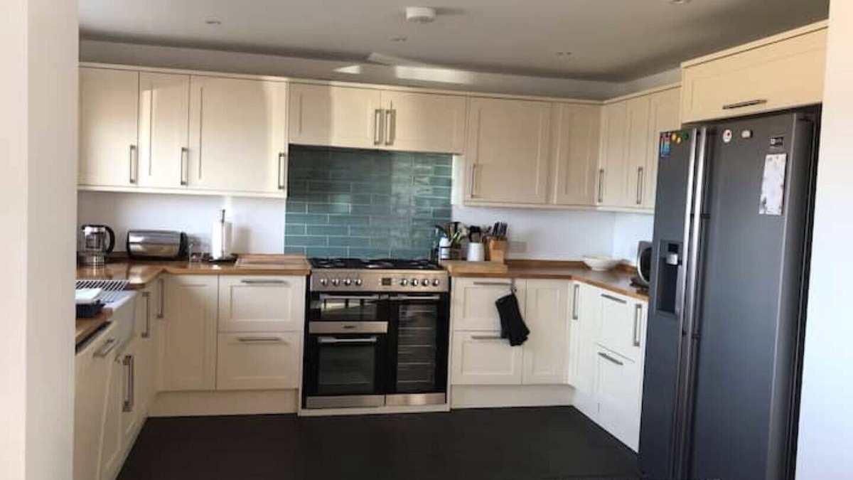 Coldbackie House | 3 Bedroom House - stunning island views and beach