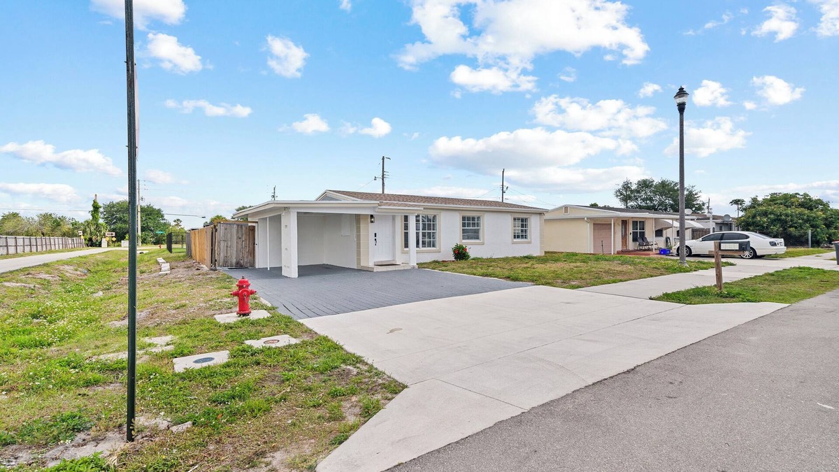 Westgate House | 3-bedroom house in charming West Palm Beach with WiFi, AC