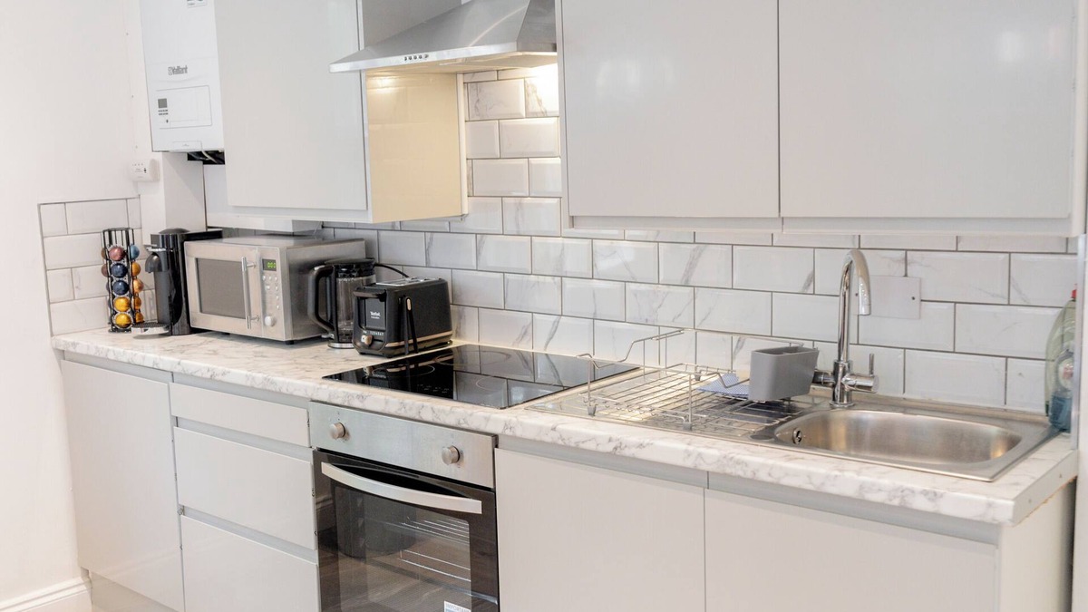 Garden Suburb House | 3 Bedroom house w/garden and free parking - Hampstead NW11