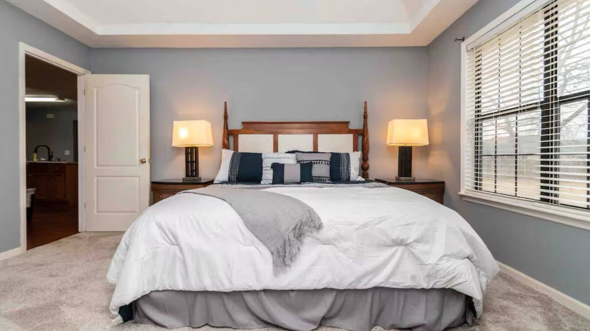 Warner Robins House | 3 bedroom house walking distance to Rigbys & 8 minute drive to Perry Fairgrounds