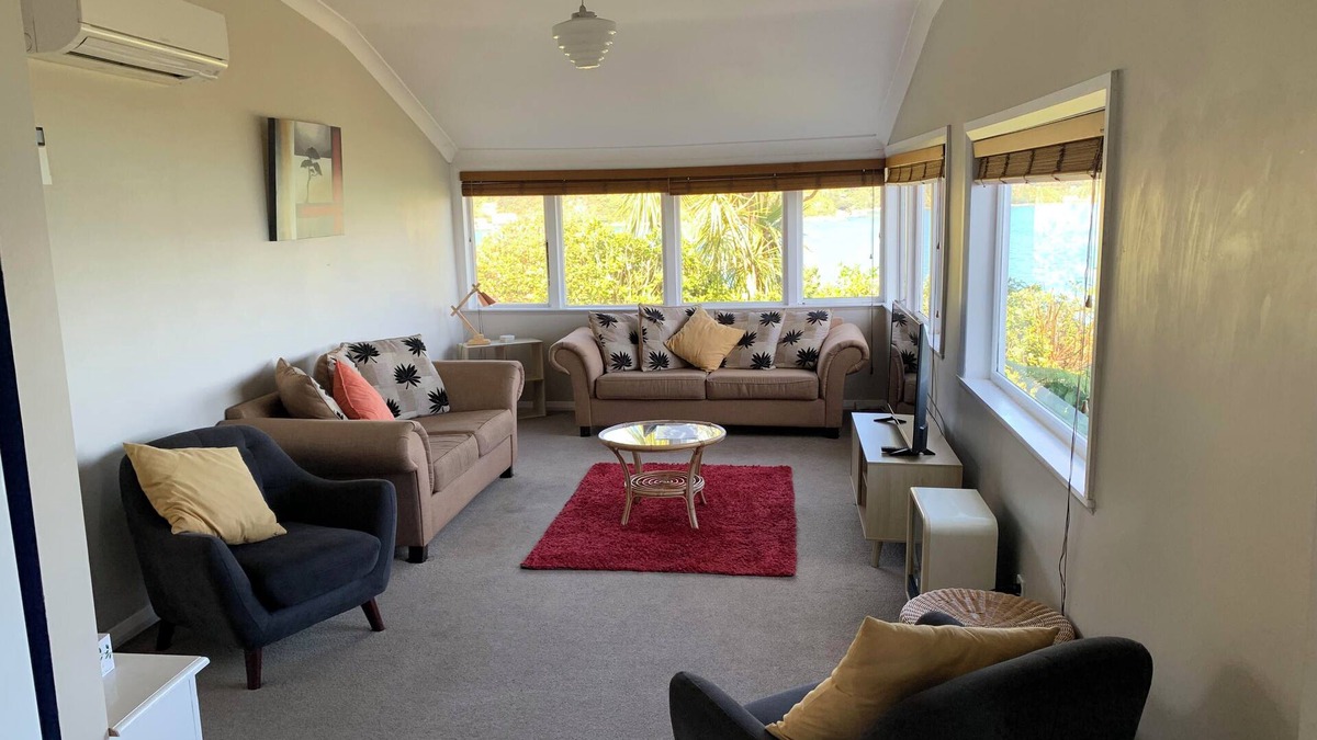 Lower Hutt House | 3 Bedroom House with Amazing Sea Views.