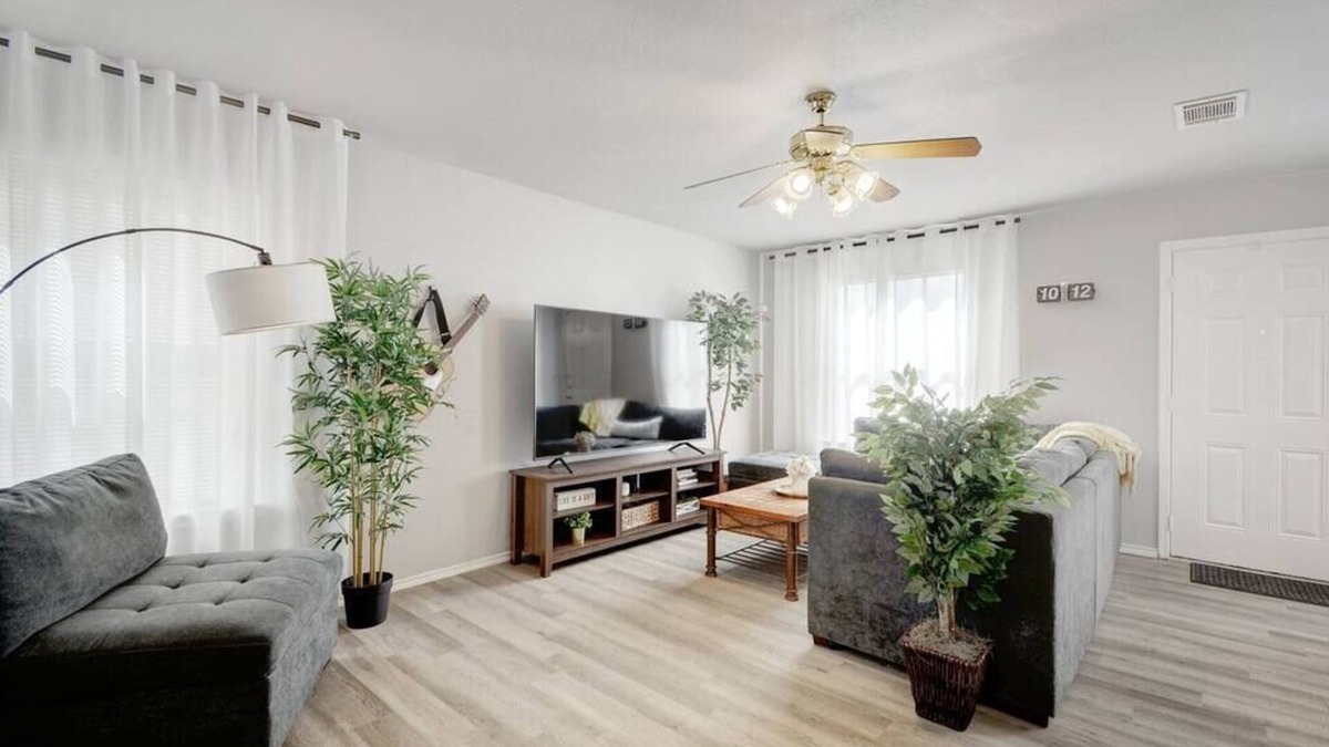 Austin House | 3 Bedroom House with 4 Beds and Tesla charger