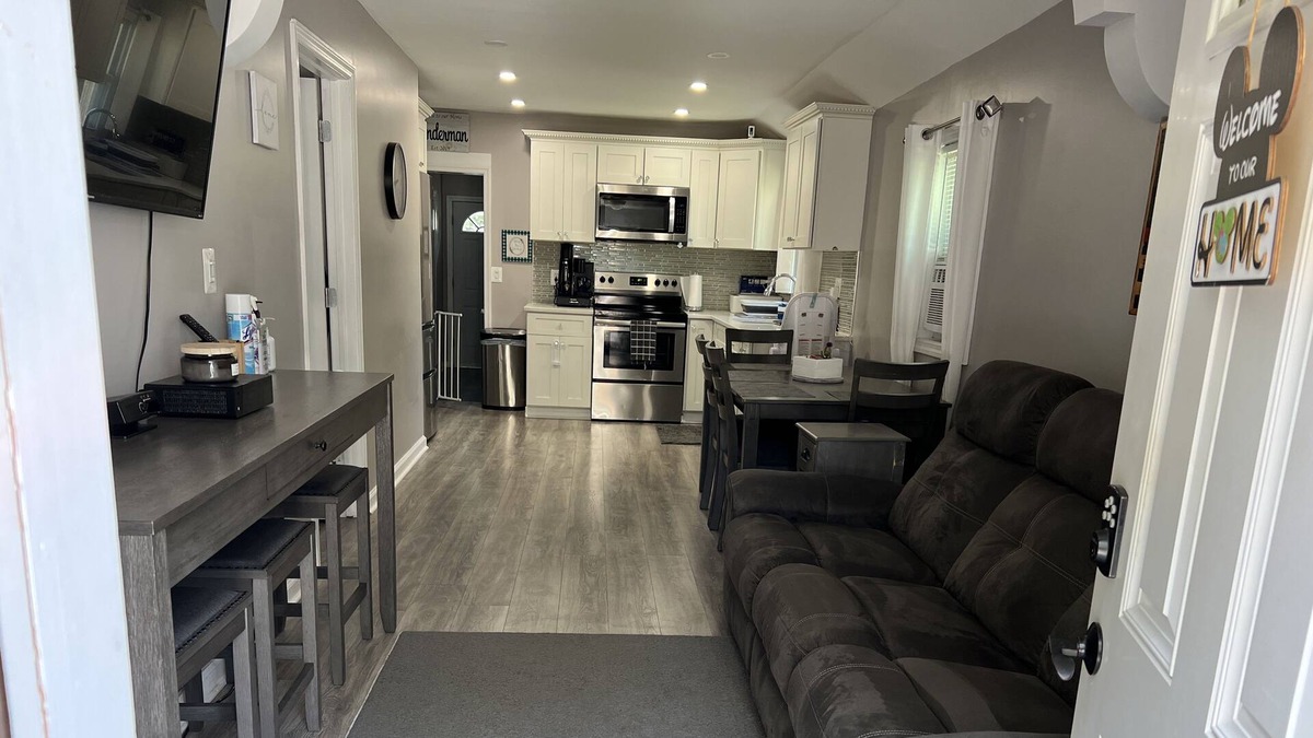 Mastic House | 3 bedroom house with pool and kids toys
