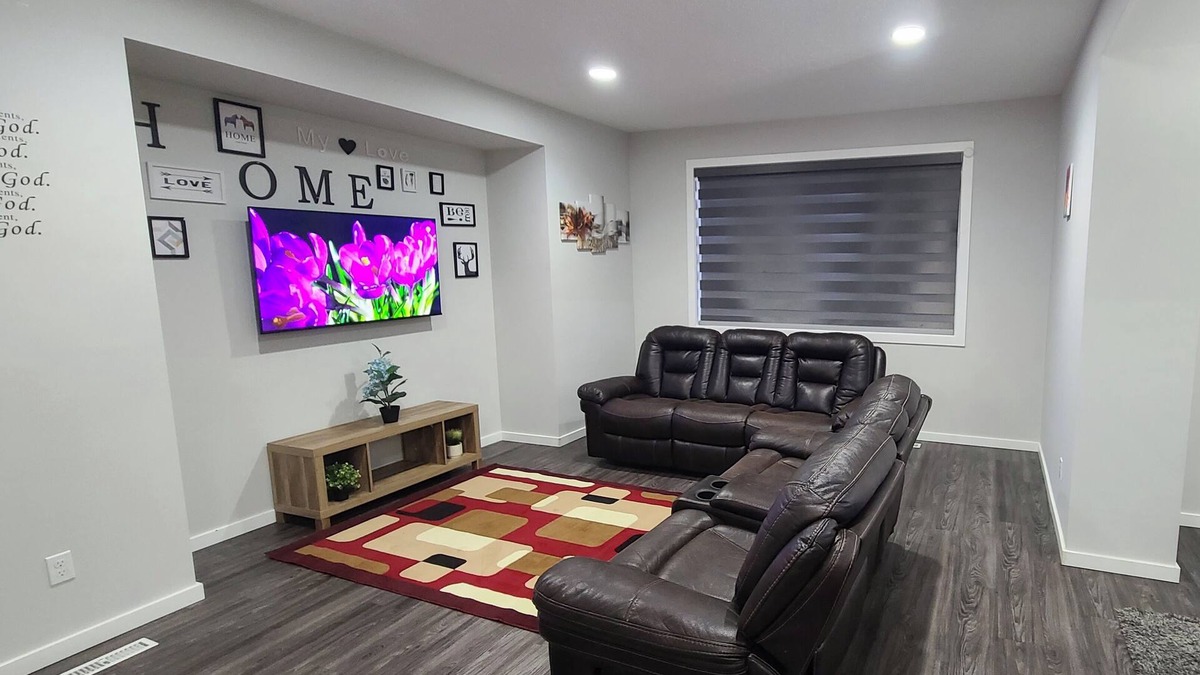 Winnipeg House | 3-bedroom in Devonshire Cozy Haven