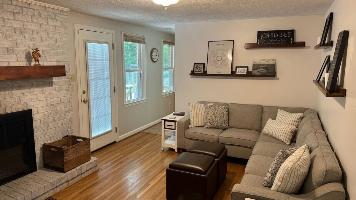 Oak Ridge House | 3 Bedroom in Oak Ridge. Close to High Point, Greensboro, or Winston-Salem